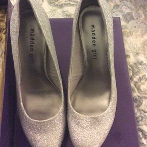 Steve Madden silver glitter pumps